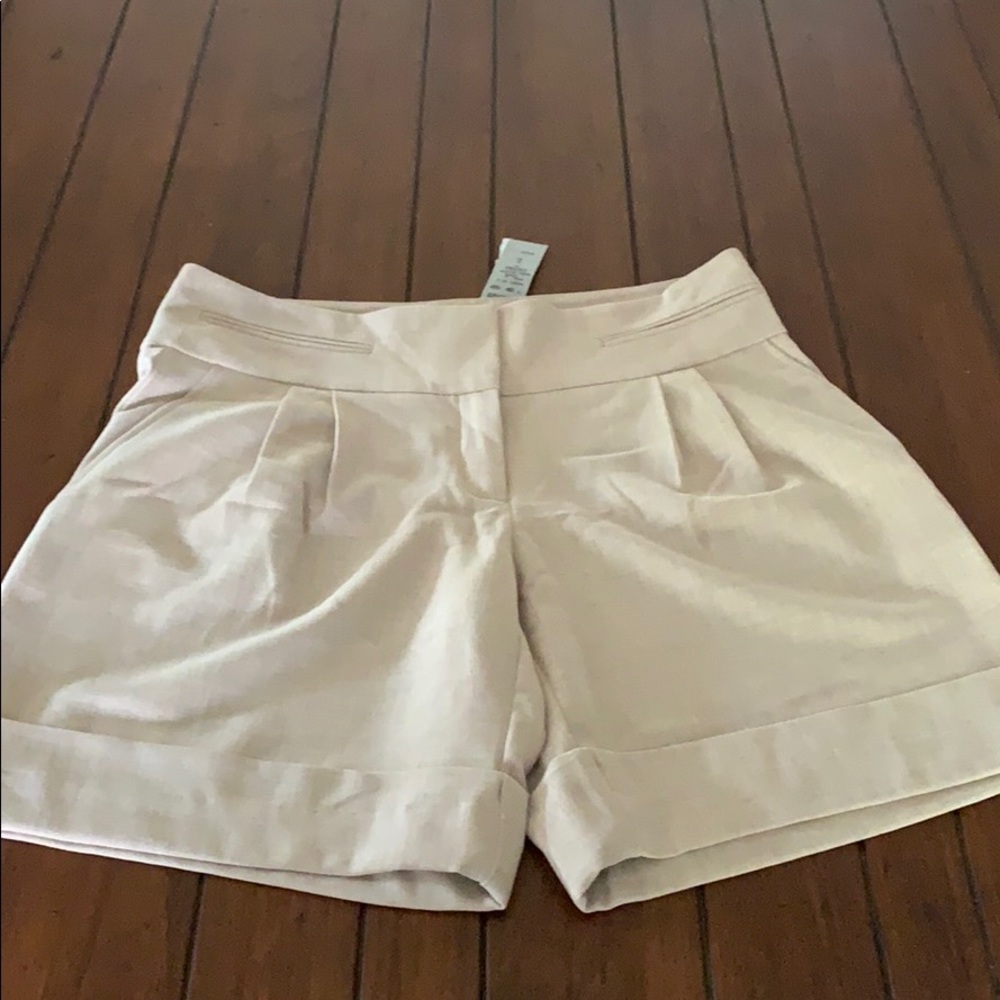 Cache Dress Shorts. Size 6. NWT.